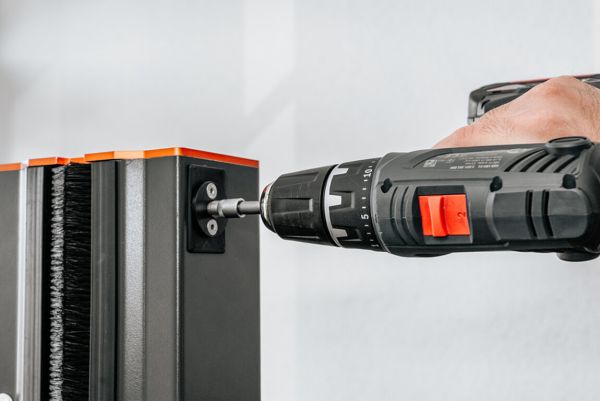 Manual variant operable by crank or cordless screwdriver